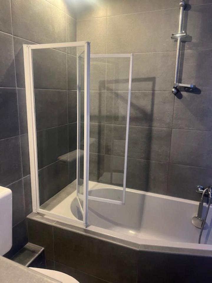 Appartement Zum Bahnhof à Zwickau Extérieur photo